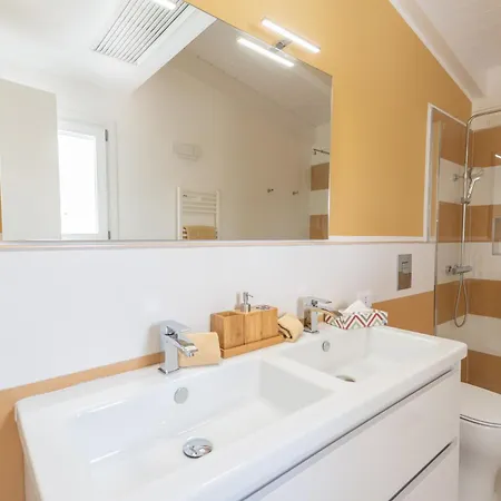 Capo Norax De Luxe Avec Jacuzzi à 250m De La Bed & Breakfast Pula